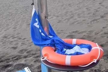 Izado de la bandera azul en Hoya del Pozo (foto TA/Francisco Javier Santana)
